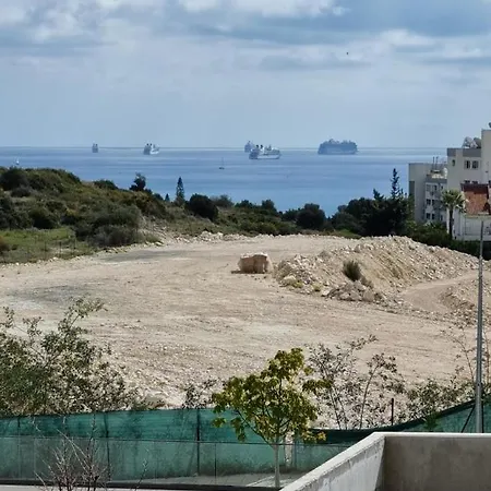 By The Sea Apartment *